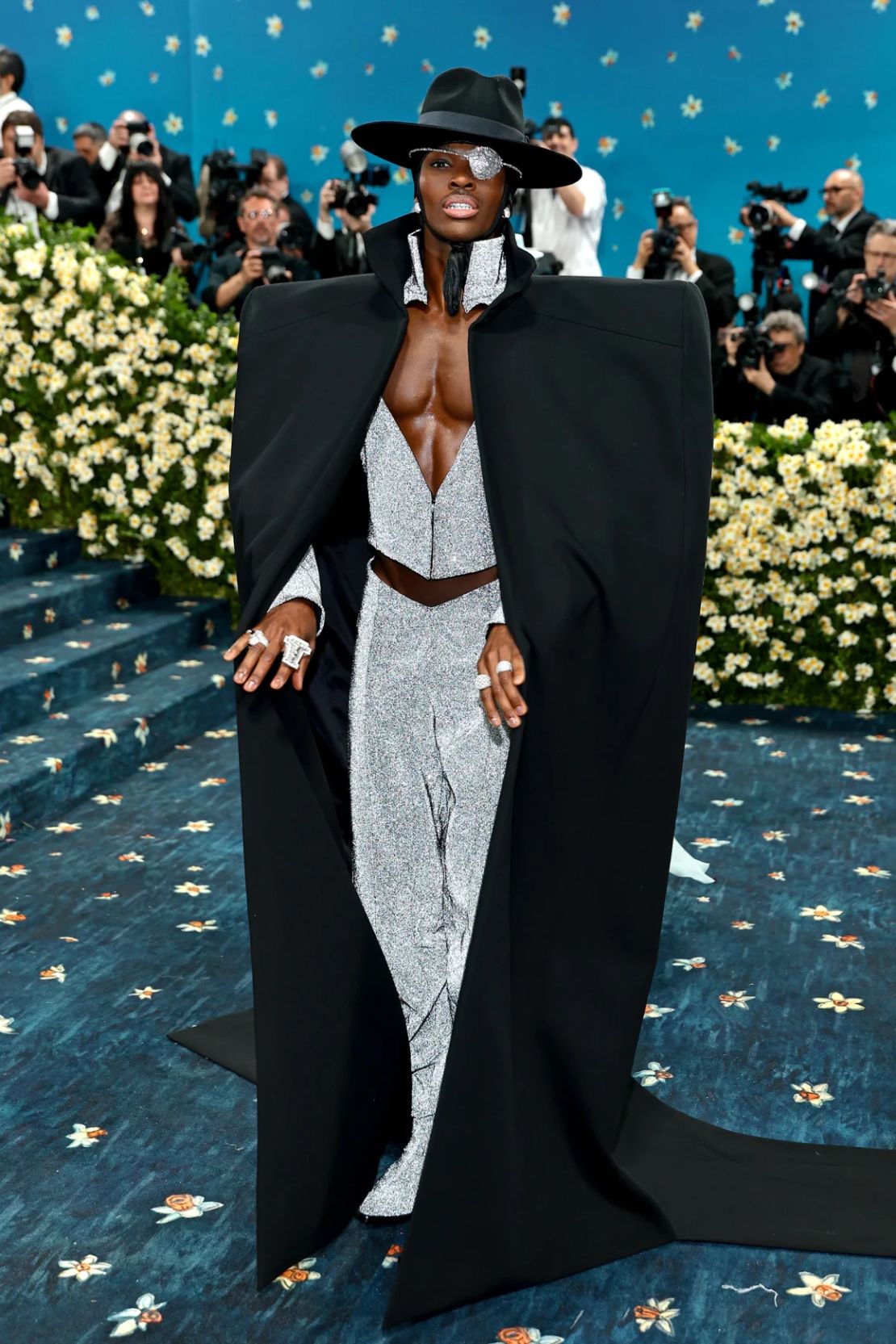 FOTOS | Met Gala 2025: los mejores looks de la noche del dandismo negro Rehmat Boutique Alton Mason.