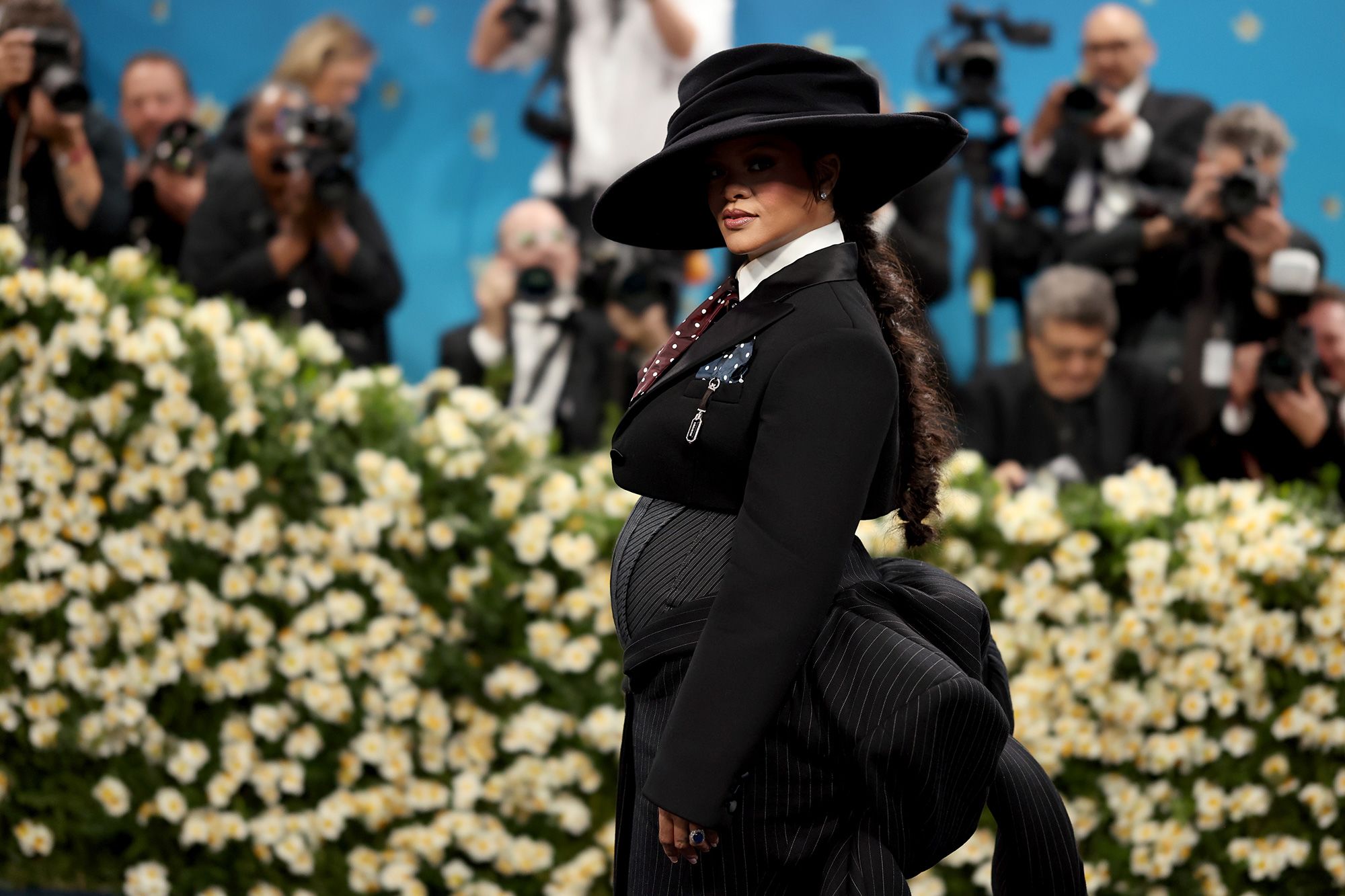 Рианна тавдугаар сарын 5-нд Нью-Йоркт болох Met Gala-д хүрэлцэн ирнэ.