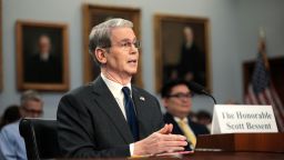 El secretario del Tesoro de EE.UU. Scott Bessent testifica ante en la Cámara de Representantes el 6 de mayo de 2025 en Washington.