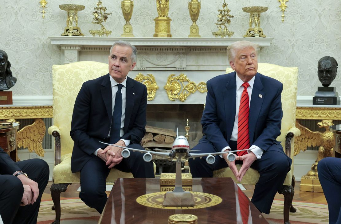Canadian Prime Minister Mark Carney (left) and US President Donald Trump (right) in the Oval Office on May 6.