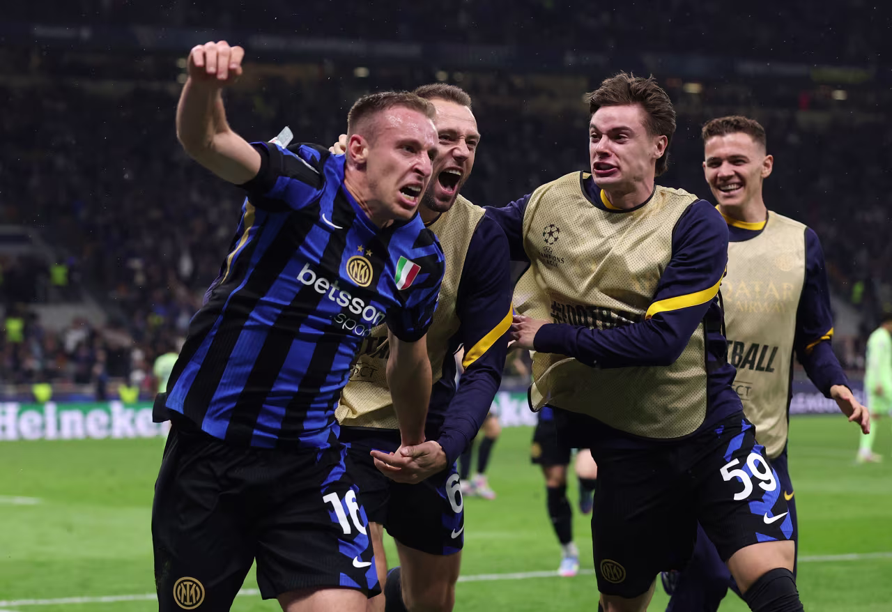 Inter Milan's Davide Frattesi celebrates scoring his team's fourth goal with teammates.