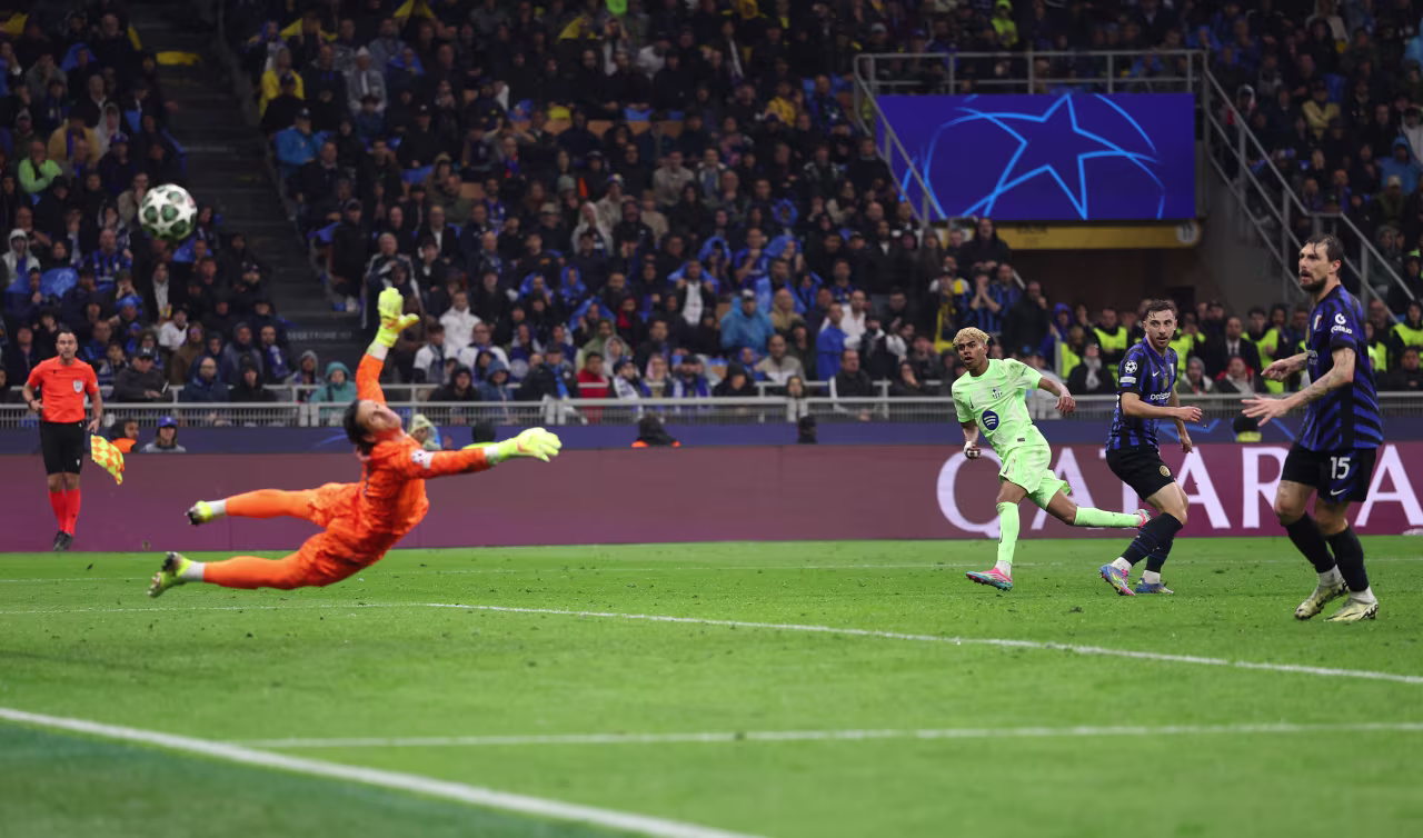 Inter Milan's Yann Sommer saves a shot from Barcelona's Lamine Yamal.