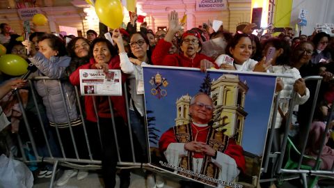 CHICLAYO, PERU - MAY 10: Faithfuls sing during the Holy Mass to celebrate the newly elected Pope Leo XIV on May 10, 2025 in Chiclayo, Peru. Leo XIV was elected by the Conclave on May 08 as the 267th pontiff. Born in Chicago on September 14, 1955 as Robert Francis Prevost, the current pope worked for many years in Peru before being named as bishop of Chiclayo from 2014 to 2023. (Photo by Raul Sifuentes/Getty Images)