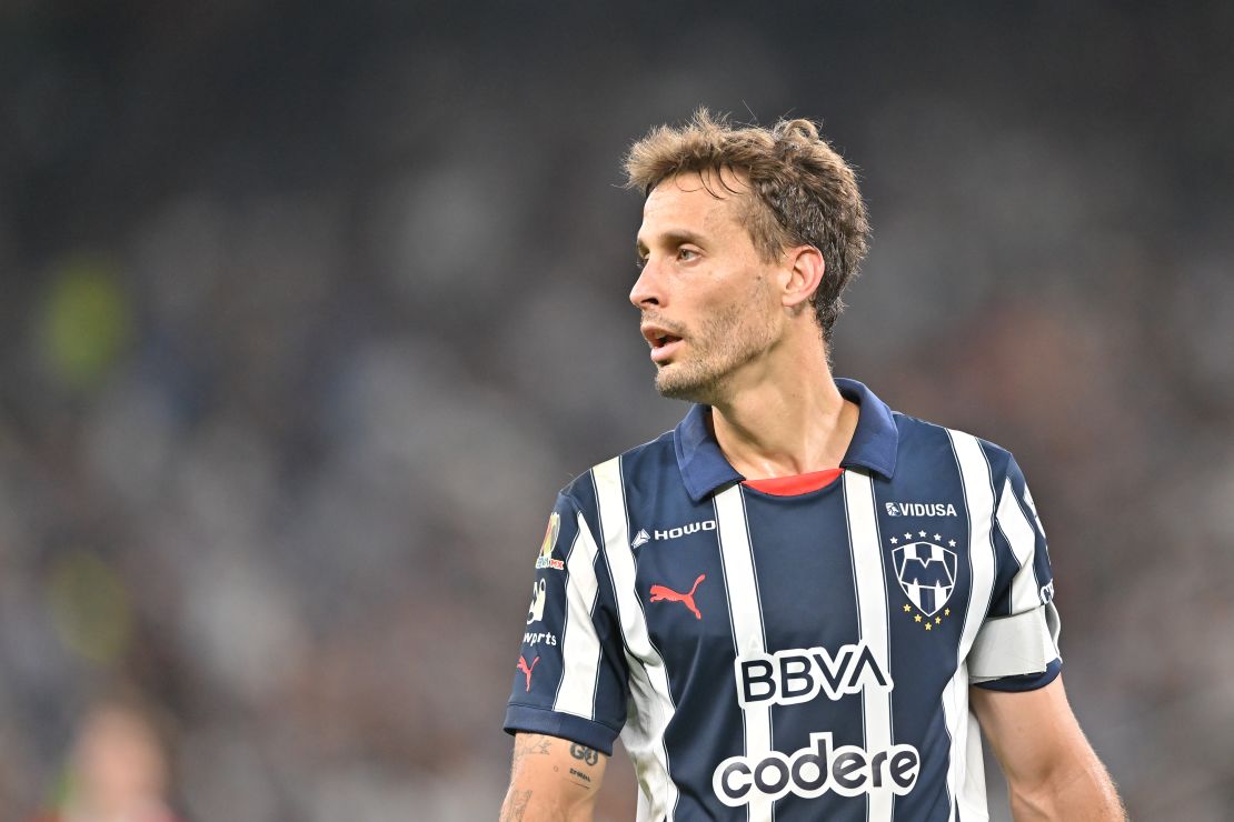 Sergio Canales, de Monterrey, durante el partido de ida de los cuartos de final entre Monterrey y Toluca el 7 de mayo de 2025 en Monterrey, México.