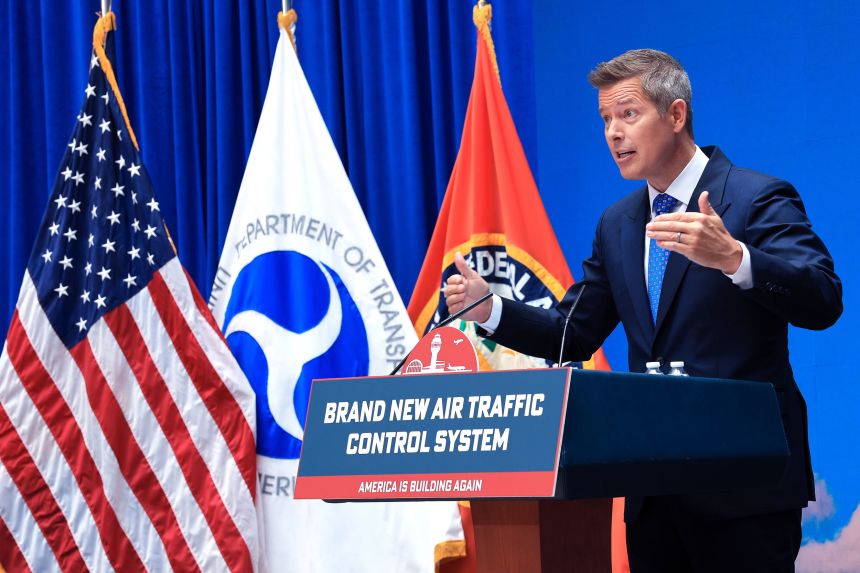 El Secretario de Transporte de los Estados Unidos, Sean Duffy, reveló los planes para un nuevo sistema de control de tráfico aéreo el jueves en el Departamento de Transporte de Washington, D.C.