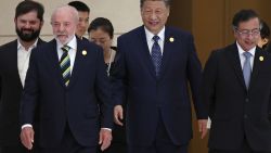 BEIJING, CHINA - MAY 13:  (L-R) Chilean President Gabriel Boric, Brazilian President Luiz Inacio Lula da Silva, Chinese President Xi Jinping and Chilean President Gabriel Boric and Colombian President Gustavo Petro arrive for a group photo session before the opening ceremony for the China-CELAC Forum ministerial meeting at The Great Hall of People on May 13, 2025 in Beijing, China. The summit includes its key Latin American trade partners in the region, and comes as Beijing and Washington work on defusing a trade war.  (Photo by Florence Lo-Pool/Getty Images)