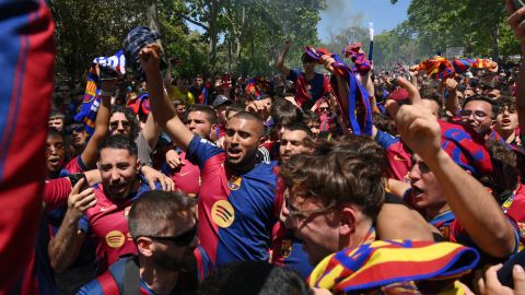 BARCELONA, SPAIN - MAY 11: SEVILLE, SPAIN - MAY 11: Fans of FC Barcelona show their  outside the stadium, as they enjoy the pre-match atmosphere prior to the LaLiga match between FC Barcelona and Real Madrid CF at Estadi Olimpic Lluis Companys on May 11, 2025 in Barcelona, Spain. (Photo by David Ramos/Getty Images)