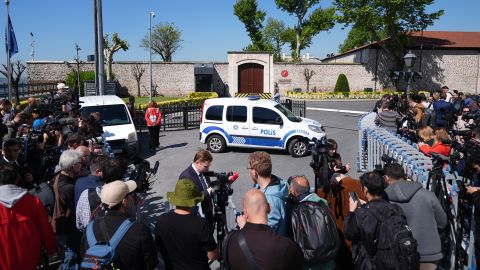 ISTANBUL, TURKIYE - MAY 15: Members of press wait outside Dolmabahce Presidential Office for the start of Ukraine-Russia peace talks aimed at ending the ongoing war, on May 15, 2025, in Istanbul, Turkiye. (Photo by Hakan Akgun/Anadolu via Getty Images)
