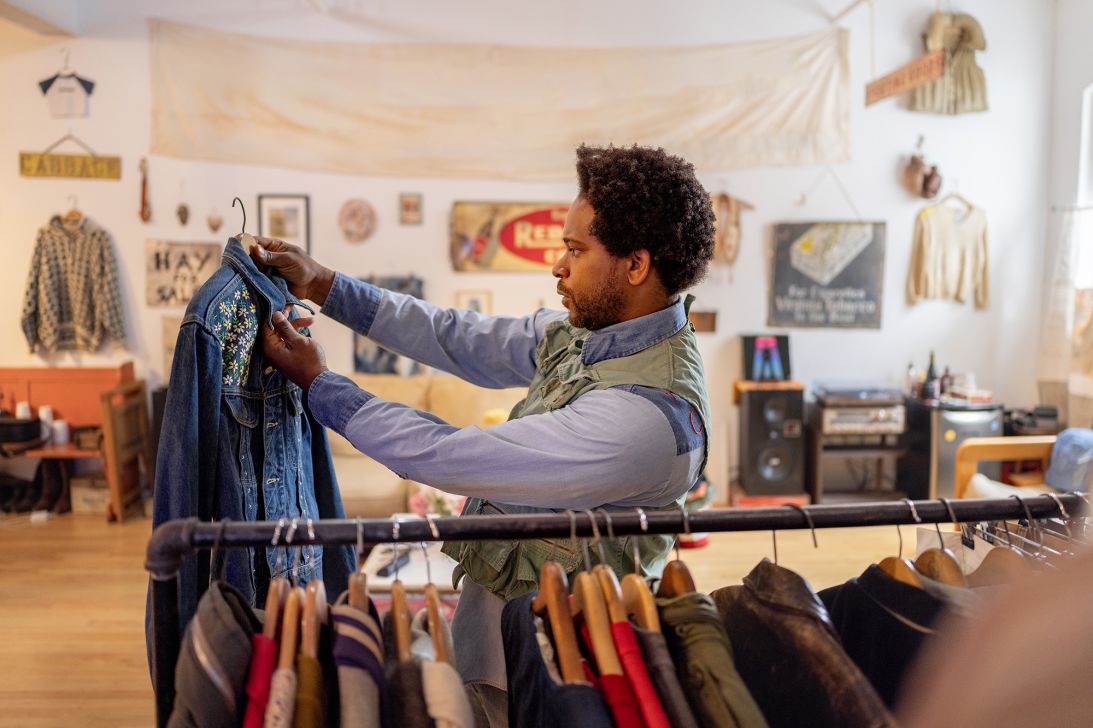 Tailor secondhand clothes so they fit like new.