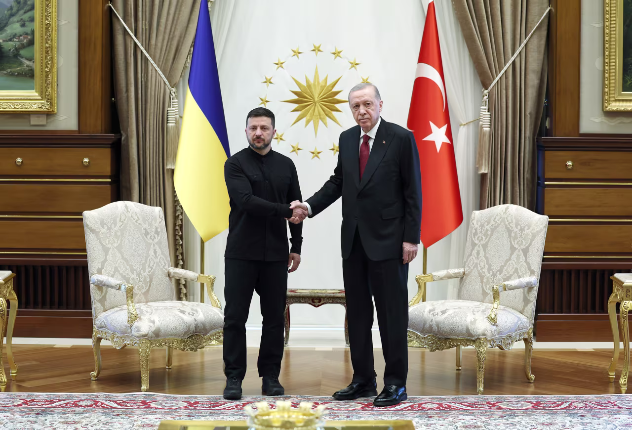 Turkish President Recep Tayyip Erdogan, right, meets with Ukrainian President Volodymyr Zelensky at the Presidential Complex in Ankara, Turkey, on Friday.