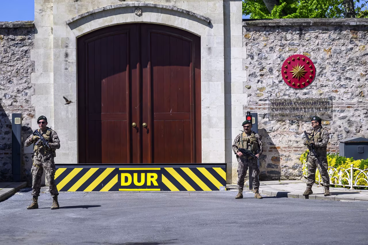 Turkish security personnel stand alert at the entrance to Dolmabahce Palace in Istanbul, where direct talks between Russian and Ukrainian delegations are expected to take place on Thursday.