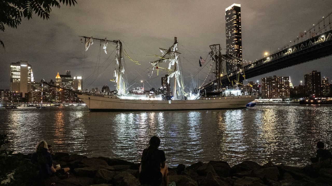 NEW YORK, NEW YORK - MAY 17: A disabled Mexican Navy tall ship floats between the Brooklyn and the Manhattan bridges on the East River on May 17, 2025 in New York City. The ship reportedly struck the Brooklyn Bridge as it was traveling north. (Photo by Stephanie Keith/Getty Images)