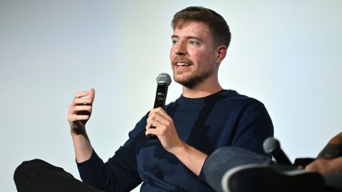 MrBeast asiste a la proyección especial de Love, Death + Robots - NY en el Teatro Paris el 13 de mayo de 2025 en la ciudad de Nueva York