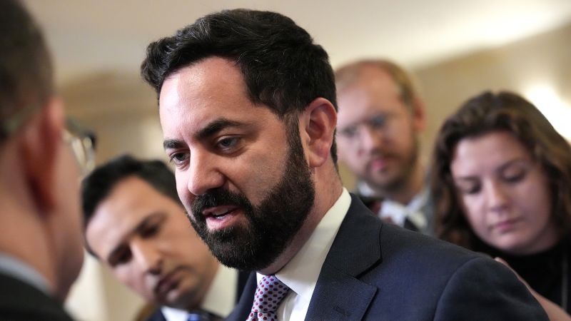 Репортажът на GOP Майк Лоулър обяви в сряда че ще