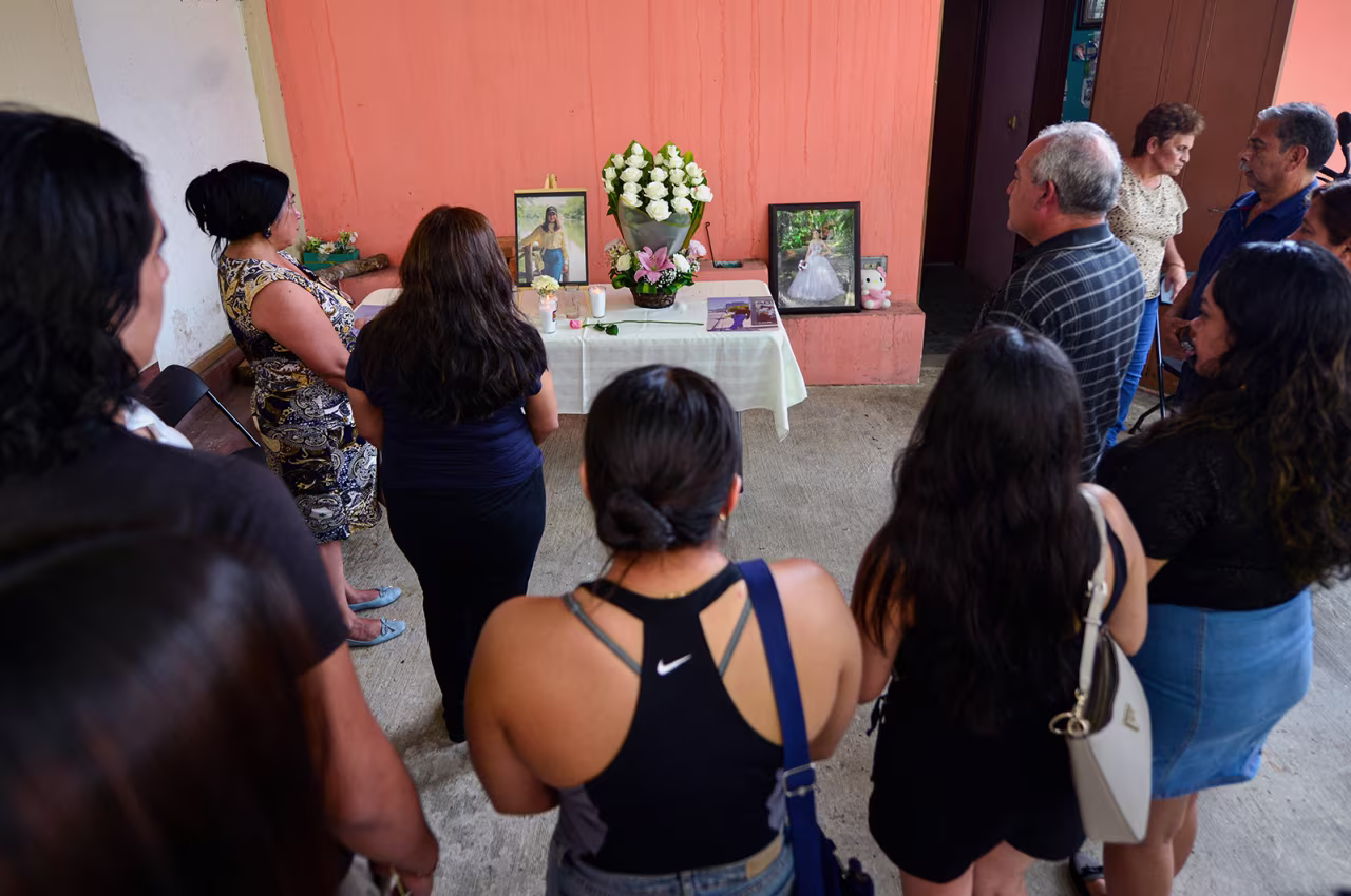 Relatives of America Yamileth Sanchez pray in Xalapa, Veracruz state, Mexico on May 18.