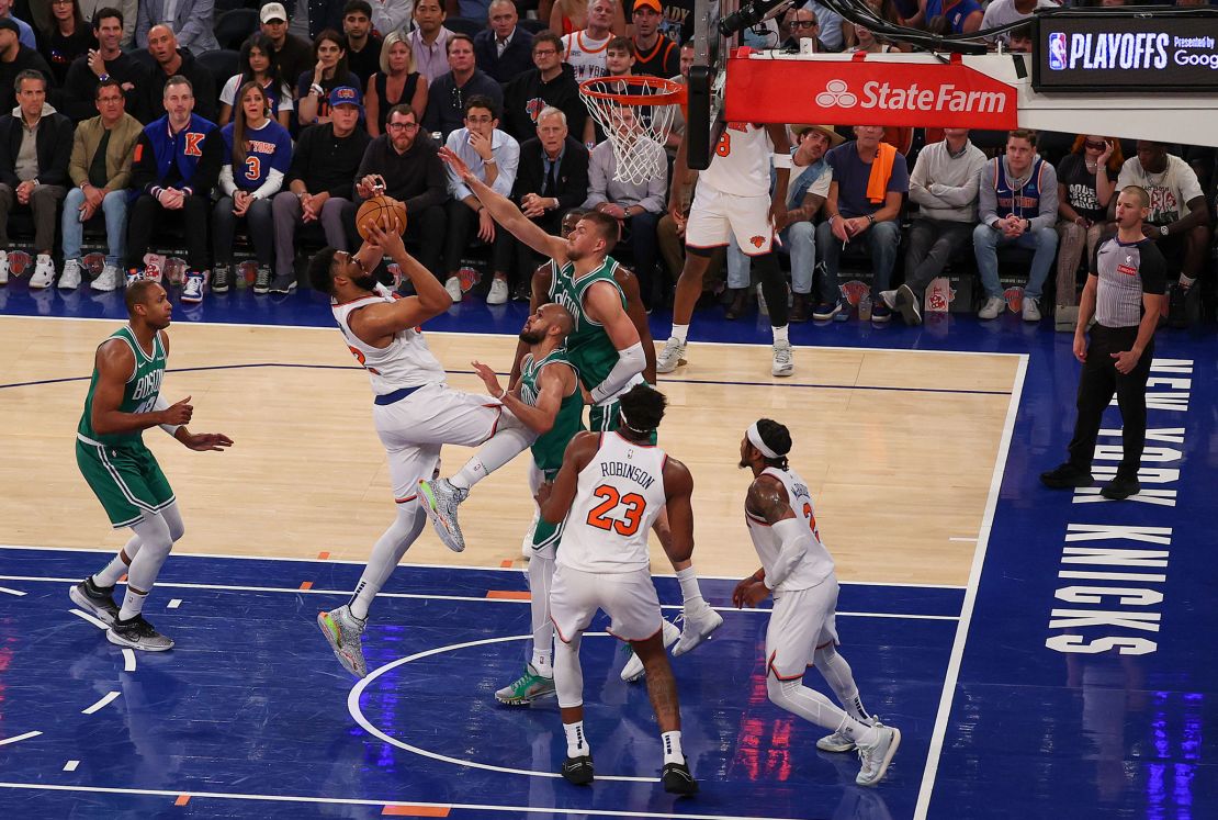 Karl-Anthony Towns scored 21 points and notched a career-high 12 rebounds.
