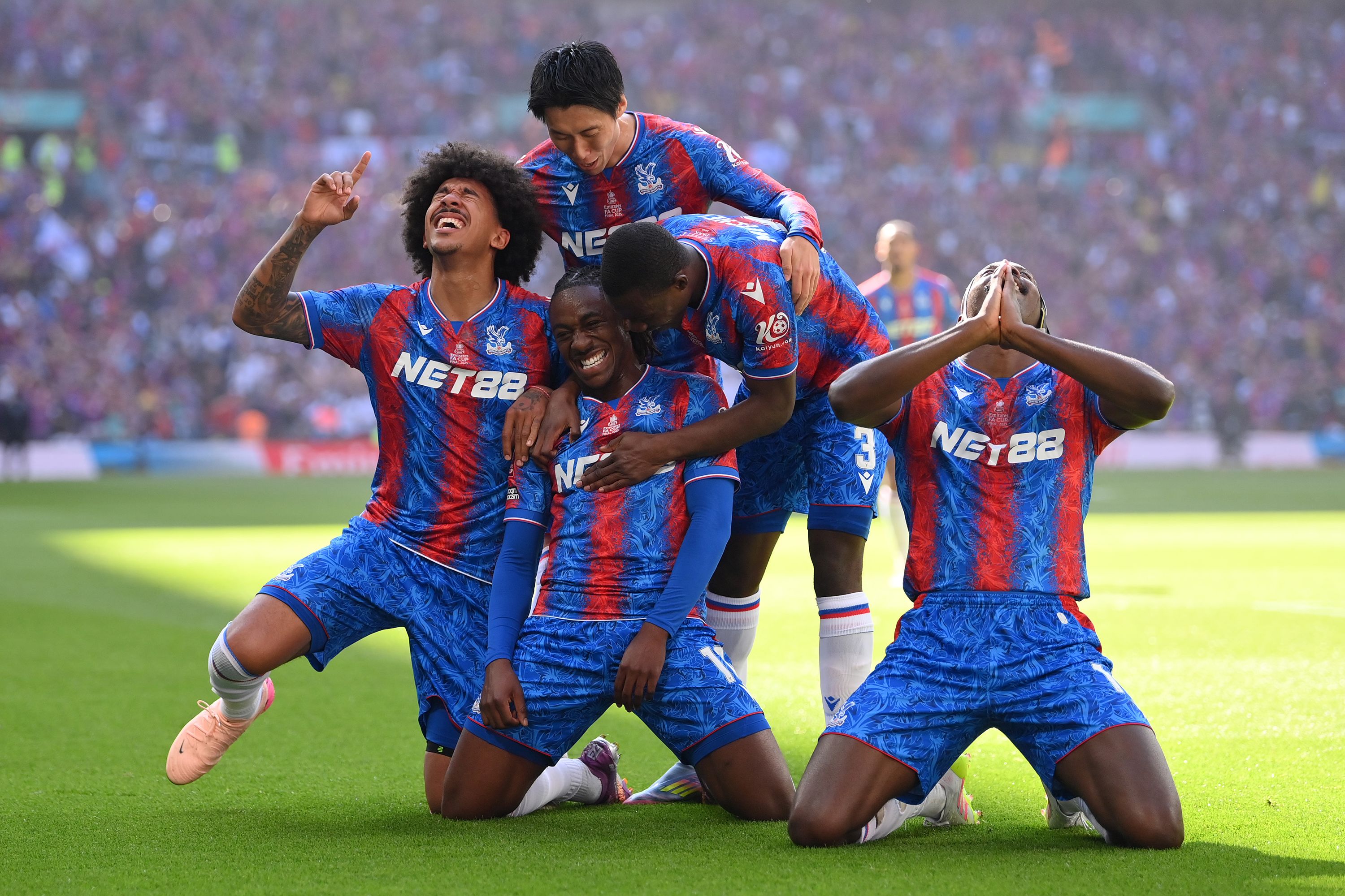 Không phải Liverpool, đây mới là đội Premier League duy nhất bất bại từ đầu mùa 1 FA Cup final: Crystal Palace wins first major trophy after shocking Manchester City | CNN