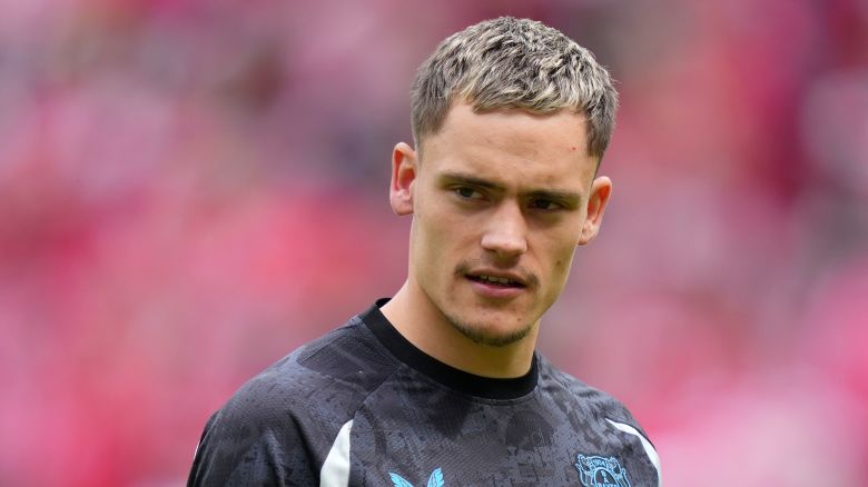 Florian Wirtz of Bayer 04 Leverkusen looks on during the Bundesliga match between 1. FSV Mainz 05 and Bayer 04 Leverkusen at MEWA Arena on May 17, 2025 in Mainz, Germany.
