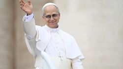 TOPSHOT - Pope Leo XIV waves to the crowd at the end of his first weekly general audience at St Peter's Square in The Vatican on May 21, 2025. (Photo by Filippo MONTEFORTE / AFP) (Photo by FILIPPO MONTEFORTE/AFP via Getty Images)