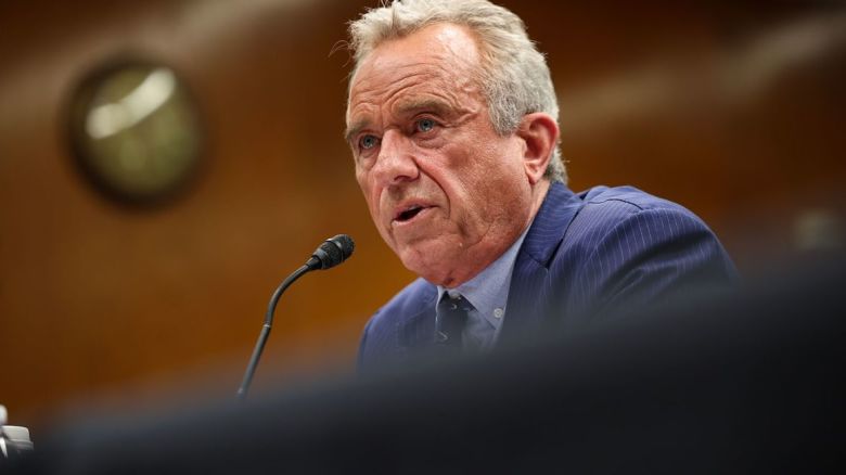 El secretario de Salud y Servicios Humanos de EE.UU., Robert F. Kennedy Jr., testifica ante la Comisión de Ayuda, Apoyo y Salud del Senado el 20 de mayo en Washington.