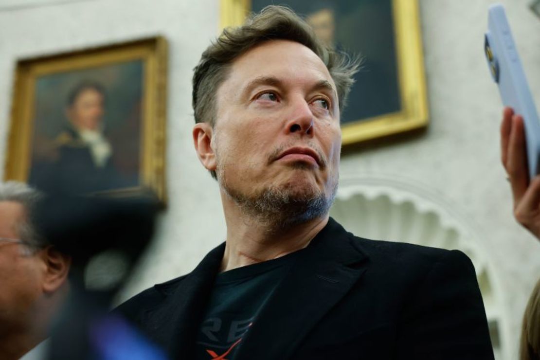 Elon Musk ha usado la palabra que empieza con r varias veces desde enero en X.