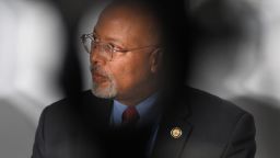 El congresista demócrata Glenn Ivey ofreció una conferencia de prensa para compartir detalles de su viaje a San Salvador el 26 de mayo de 2025.