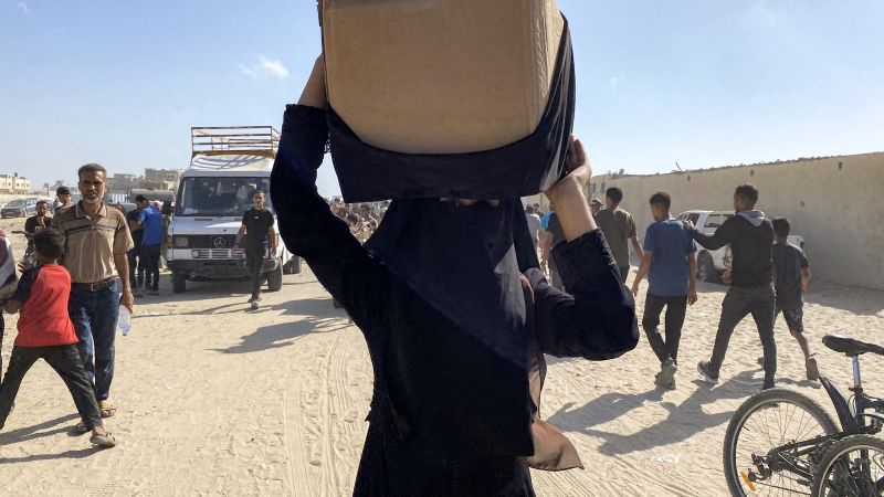 Video shows thousands of Gazans overrunning US-backed aid site in Rafah