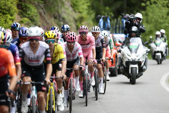 Isaac Del Toro vistiendo la Maglia Rosa de líder del Giro durante nueve jornadas consecutivas. Mayo 28, 2025.