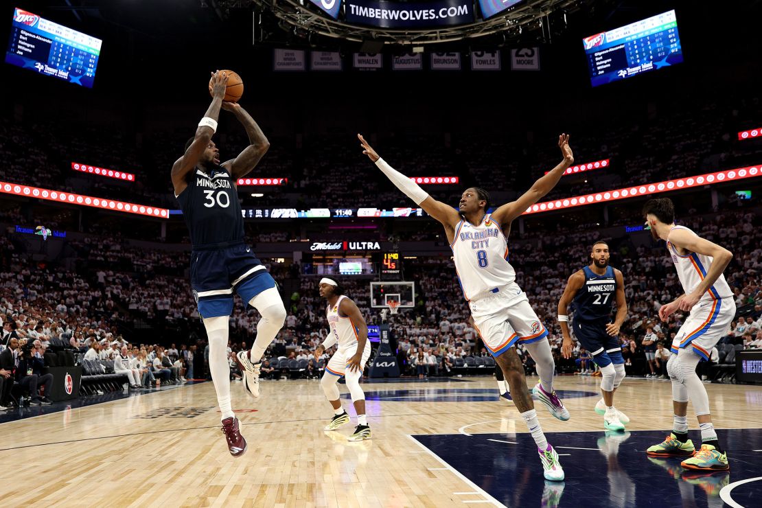 Julius Randle, who scored just six points in Game 2 and remained on the bench throughout the fourth quarter, bounced back with 24 points, four rebounds, three assists and no turnovers.