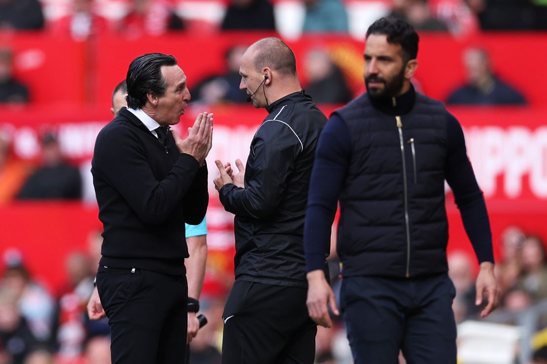 Emery induces his frustration during Sunday's match.