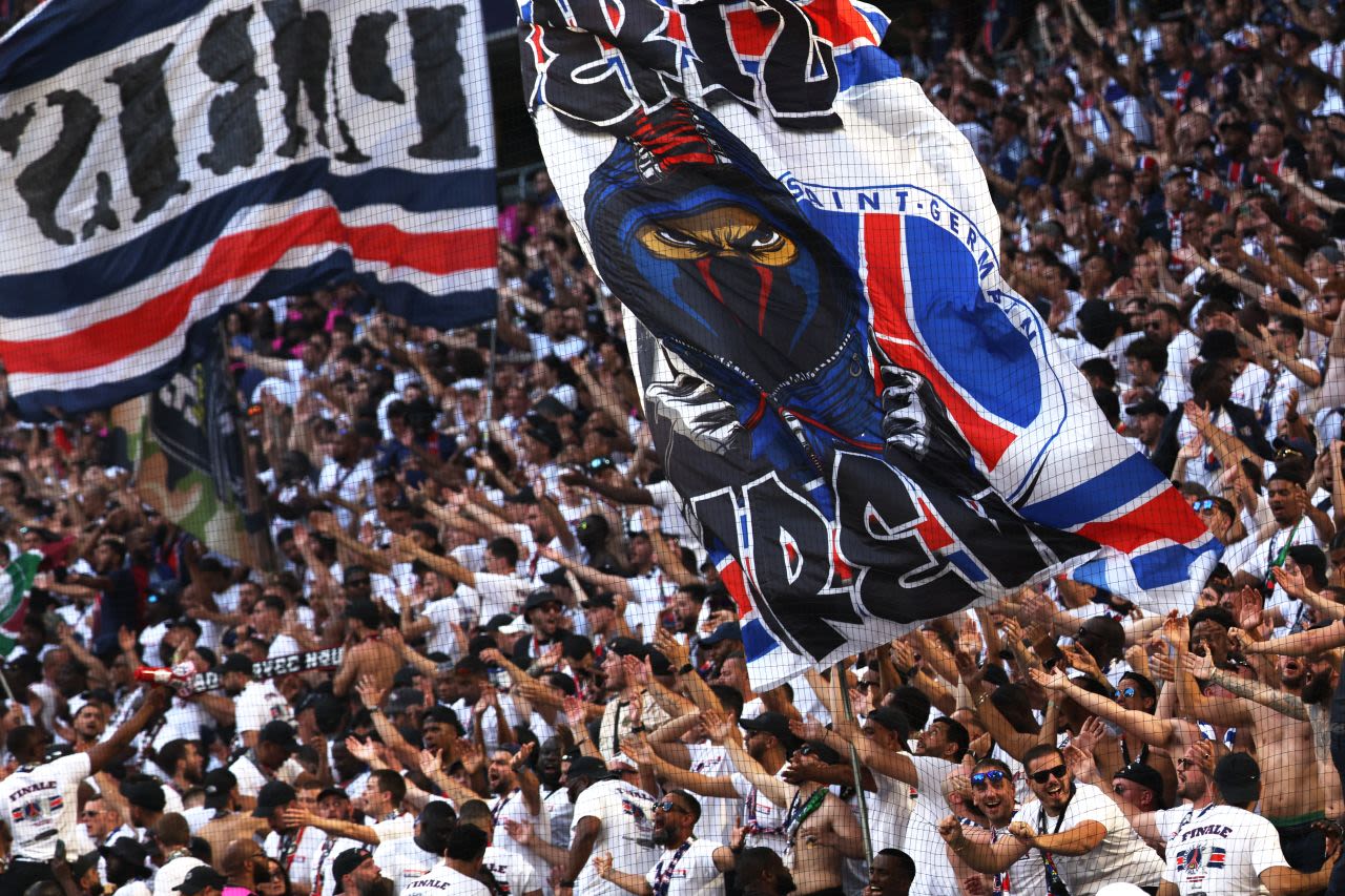 Los aficionados del PSG se suman al ambiente previo al partido en Múnich.