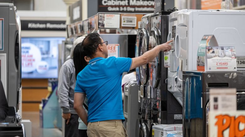 Spending at US retailers rose more than expected in August, but the growth is masking a deepening inequality among households.