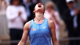 Lois Boisson roars in delight after beating Jessica Pegula at the French Open.