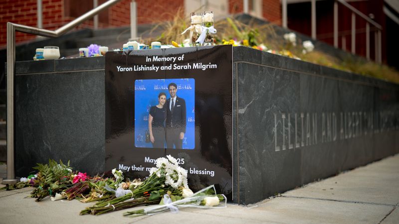 https://media.cnn.com/api/v1/images/stellar/prod/gettyimages-2217677634-20250805160949059.jpg?c=16x9&q=w_800,c_fill