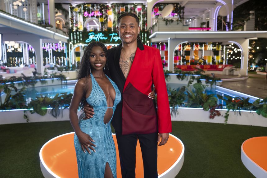 Elevator saleswoman Olandria Carthen and cowboy Taylor Williams didn't end up together by the end of the season, but Stirling made a meal of their union with puns about their jobs and frequent "yee-haws."