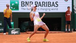 PARIS, FRANCE - JUNE 01: Iga Swiatek of Poland celebrates winning match point against Elena Rybakina of Kazakhstan during the Women's Singles Fourth Round match on Day Eight of the 2025 French Open at Roland Garros on June 01, 2025 in Paris, France. (Photo by Adam Pretty/Getty Images)