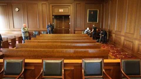 Vista de una sala del tribunal federal similar a la sala donde se lleva a cabo el juicio por tráfico sexual de Sean Combs en el Tribunal Federal de Distrito de Manhattan el 6 de junio de 2025 en la ciudad de Nueva York.