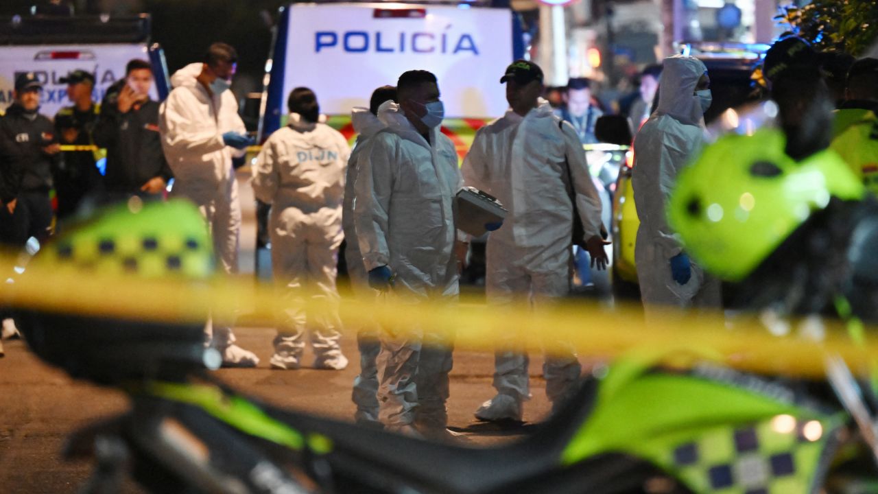 TOPSHOT - Forensic experts work at the crime scene where Senator Miguel Uribe Turbay was shot and wounded in the Modelia neighborhood in Bogota on June 7, 2025. A Colombian right-wing opposition senator and candidate for next year's presidential election, Miguel Uribe Turbay, 39, was shot and wounded in Bogota on June 7, 2025, various media reported, while the government denounced an "attack." (Photo by RAUL ARBOLEDA / AFP) (Photo by RAUL ARBOLEDA/AFP via Getty Images)