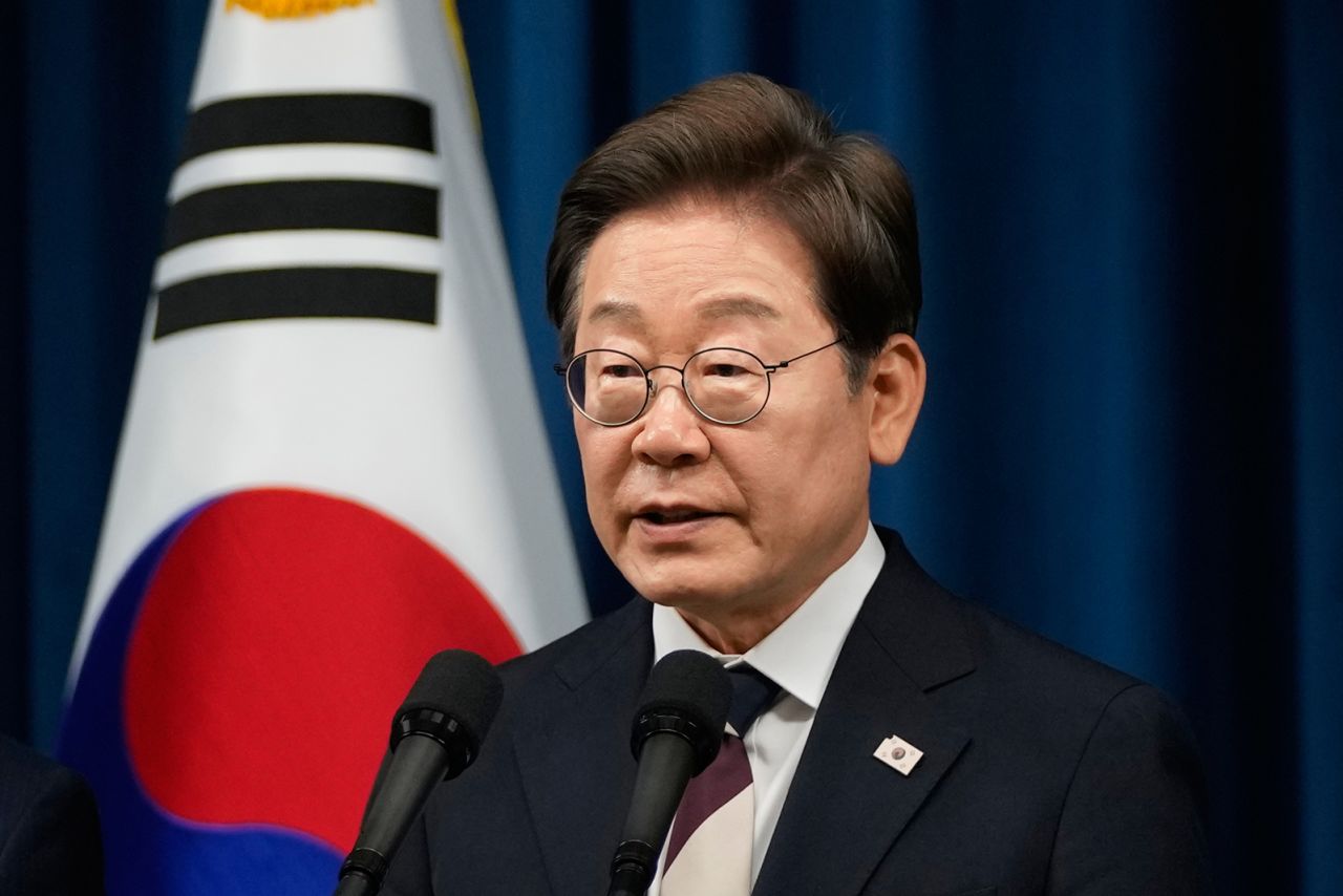 El presidente de Corea del Sur, Lee Jae-Myeon, dará un discurso en una conferencia de prensa celebrada en Seúl el 4 de junio.