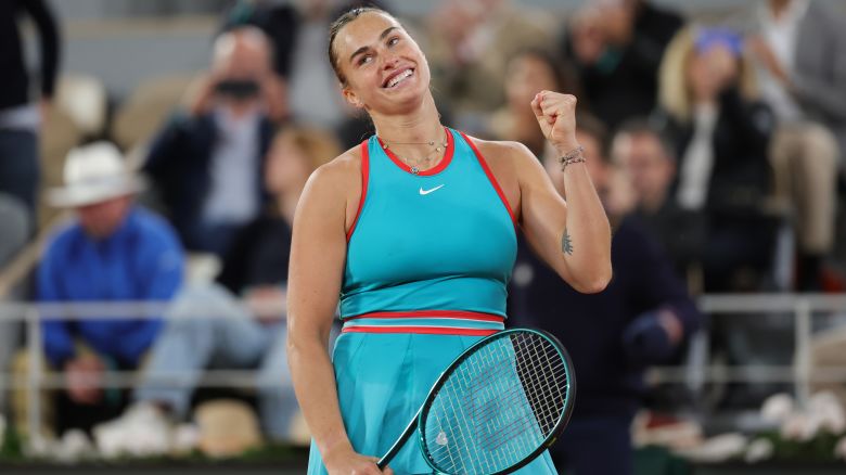 PARIS, FRANCE - JUNE 05: Aryna Sabalenka celebrates winning match point against Iga Swiatek of Poland in the Women's Singles Semi Final match on Day Twelve of the 2025 French Open at Roland Garros on June 05, 2025 in Paris, France. (Photo by Julian Finney/Getty Images)