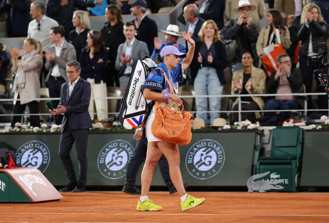 The match saw Świątek’s winning streak at the French Open come to an end.