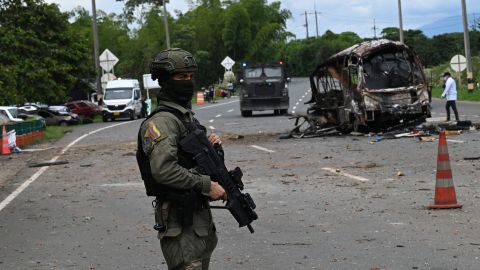 A police officer stands guard at the site where a bus exploded in front of a police station in Villa Rica, Cauca department, Colombia, on June 10, 2025. Southwest Colombia was rocked by a string of explosions and gun attacks that left at least three people dead Tuesday, police said, in what appeared to be a coordinated attack designed to sow terror. The attacks hit Cali -- the country's third largest city -- and several nearby towns, targeting police stations and other municipal buildings. (Photo by Joaquin Sarmiento / AFP) (Photo by JOAQUIN SARMIENTO/AFP via Getty Images)          