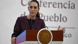 La presidenta de México, Claudia Sheinbaum, habla durante su conferencia de prensa diaria en el Palacio Nacional de la Ciudad de México el 11 de junio de 2025.