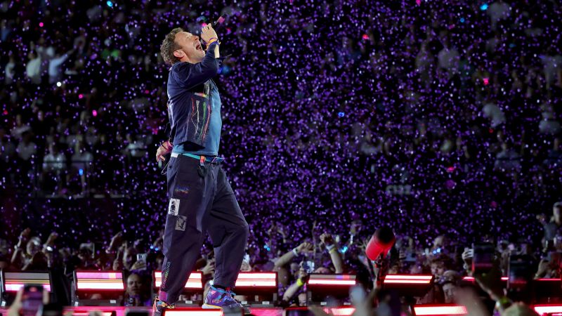Chris Martin didn’t say it was easy. Just ask the two people he blasted into an internet mess | CNN