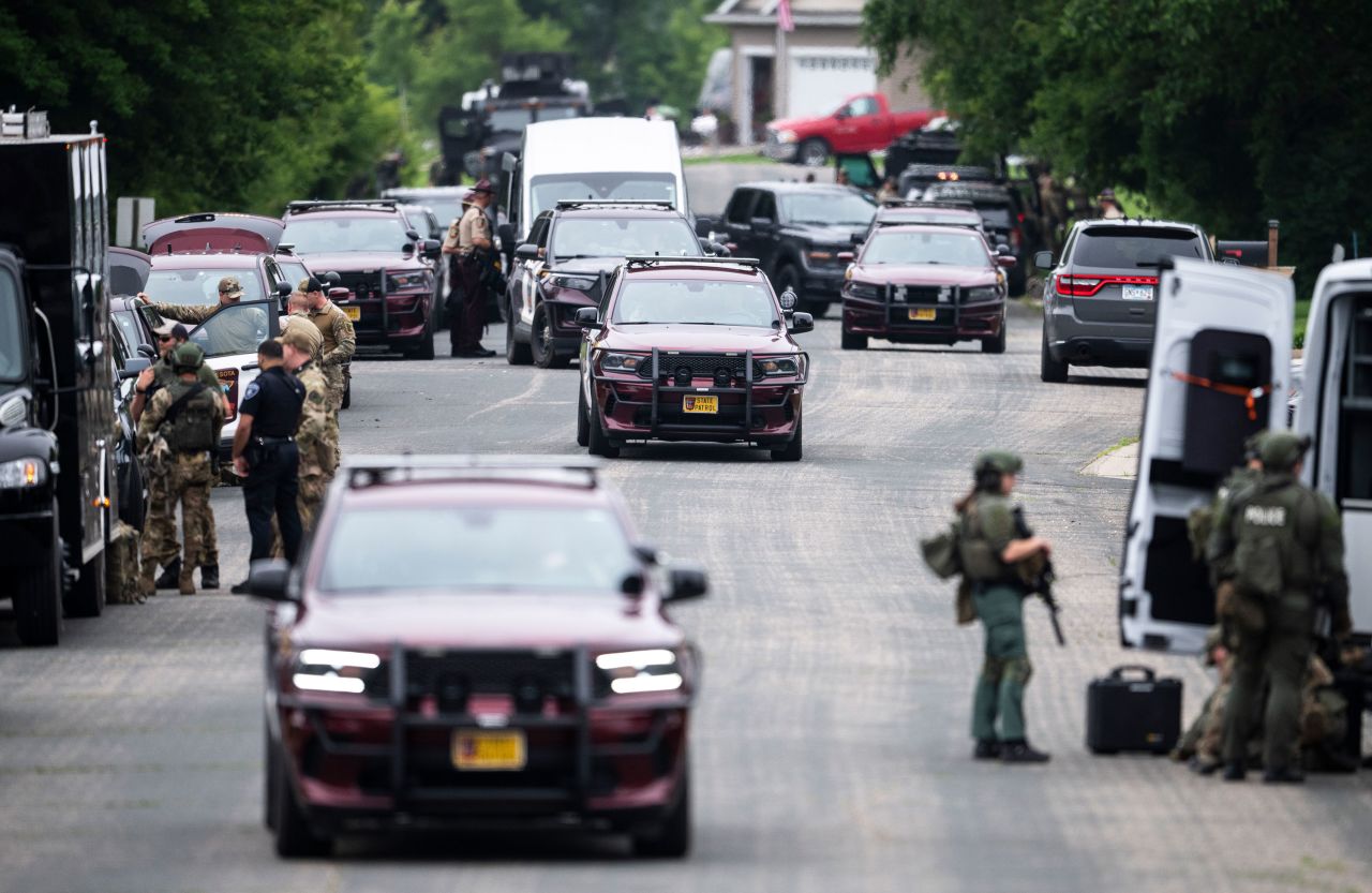 Live updates: Minnesota suspect Vance Boelter captured after manhunt in  Melissa Hortman killing | CNN