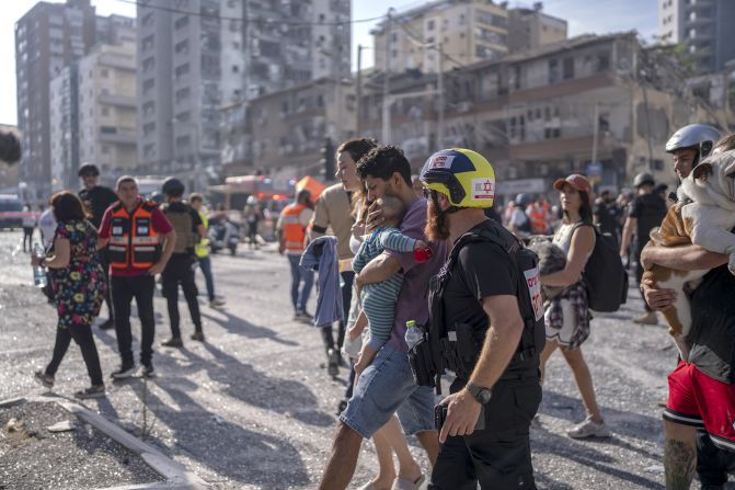 Israeli citizens evacuate after an Iranian missile attack in Ramat Gan.