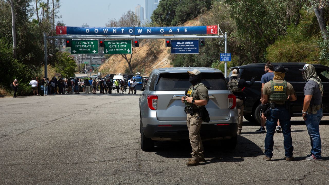 20 June 2025, US, Los Angeles: Border Patrol agents stand at Gate E of Dodger Stadium in Los Angeles. The Dodgers denied them access, stating that immigration agents are not allowed on the property. The agents said no one was detained. Photo: Zin Chiang/dpa (Photo by Zin Chiang/picture alliance via Getty Images)