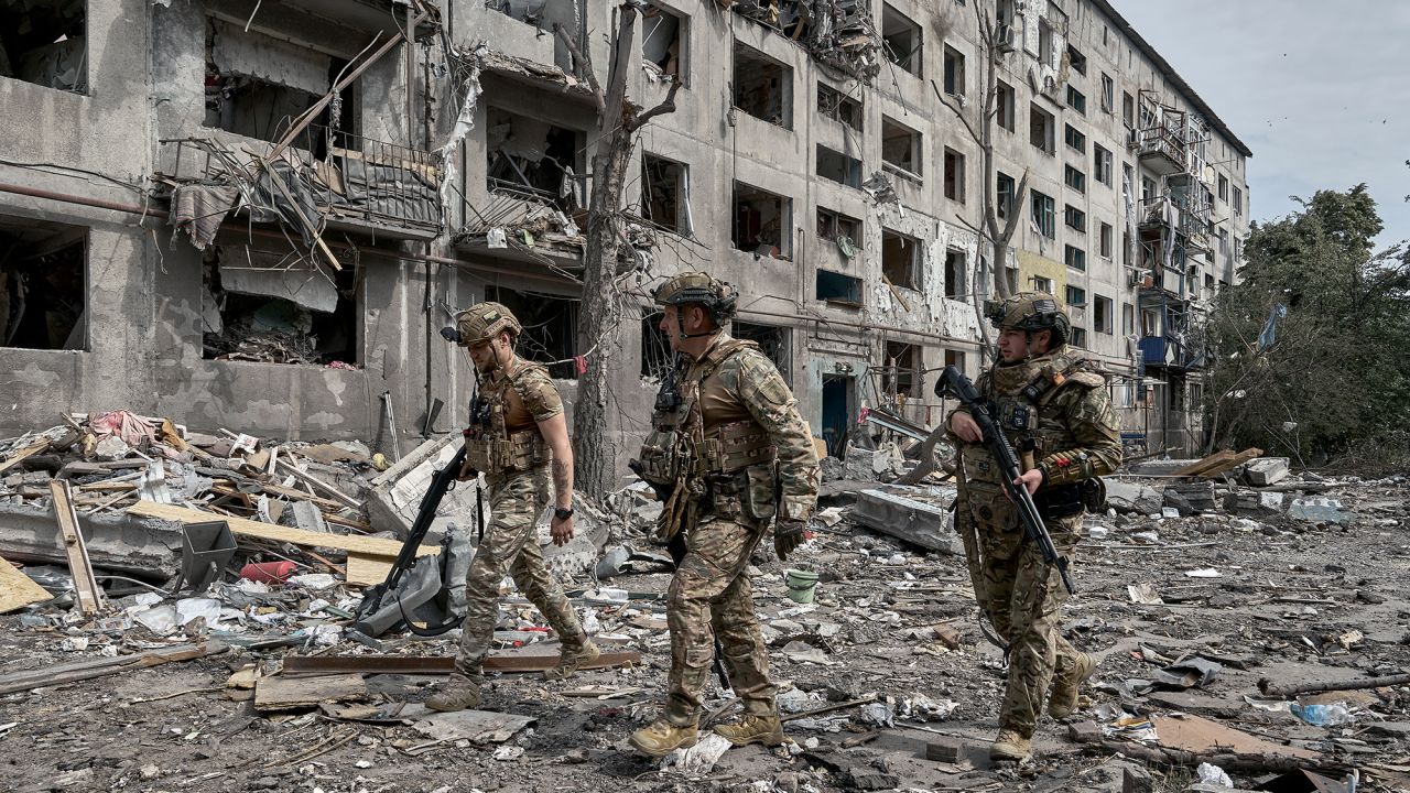 POKROVSK, UKRAINE - JUNE 19: Evacuation of civilians from the city by the forces of the National Police of Ukraine "White Angels" unit on June 19, 2025 Pokrovsk, Donetsk region, Ukraine. (Photo by Kostiantyn Liberov/Libkos/Getty Images)