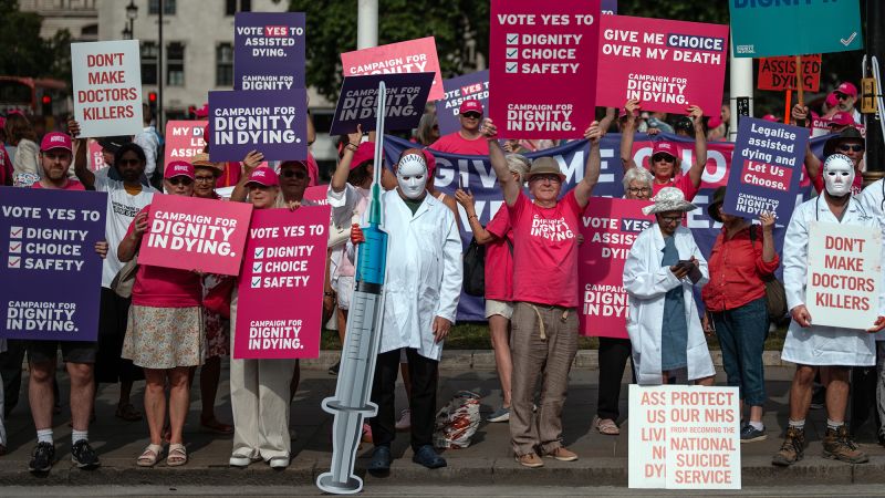 Britain’s lawmakers vote to legalize assisted dying, a landmark move after a fraught national debate