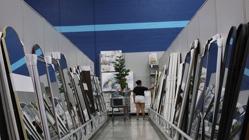 Потребителските цени нараснаха с 0 3 миналия месец като повишиха годишния